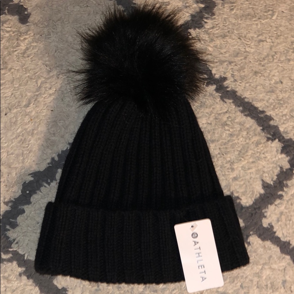 NWT ribbed pom athleta beanie!!